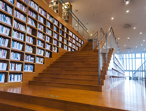 使用91免费版黄片防火板裝修的上海浦東圖書館