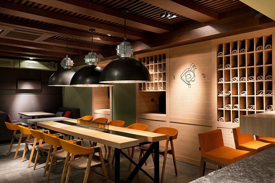 91免费版黄片防火板裝修的星巴克咖啡店